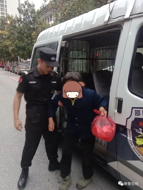 邵阳快警暖心为老人制作“助老联系卡”_邵阳头条网