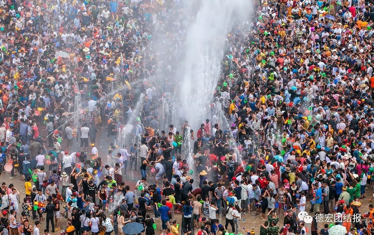 德宏泼水节有多火?想定制一套傣装至少要等一个月
