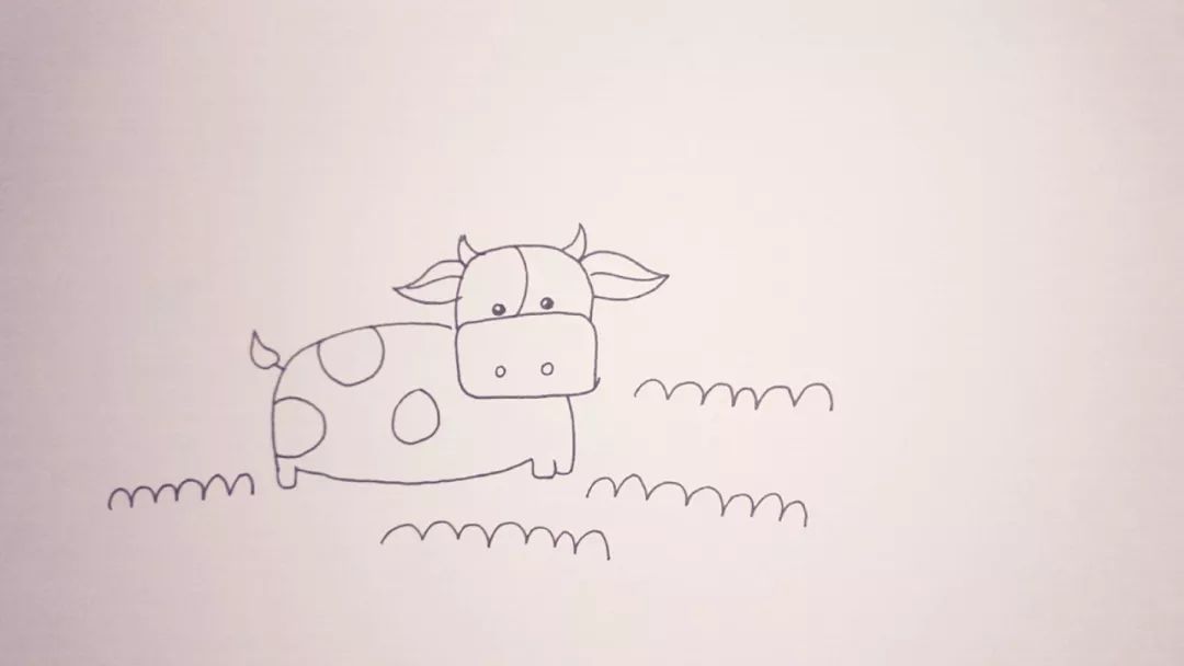 第十二步 画几个草,奶牛在草地上