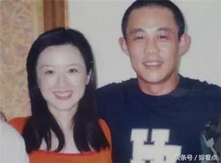 50岁侯勇再婚娶20岁小娇妻,三任老婆都是绝色美女,情史大曝光!