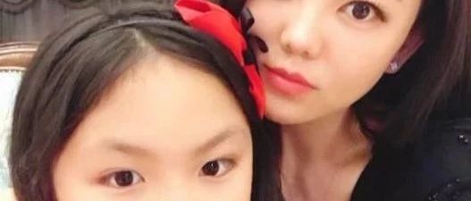 赵薇8岁女儿和李湘9岁女儿,差距一目了然,网友:输得太惨