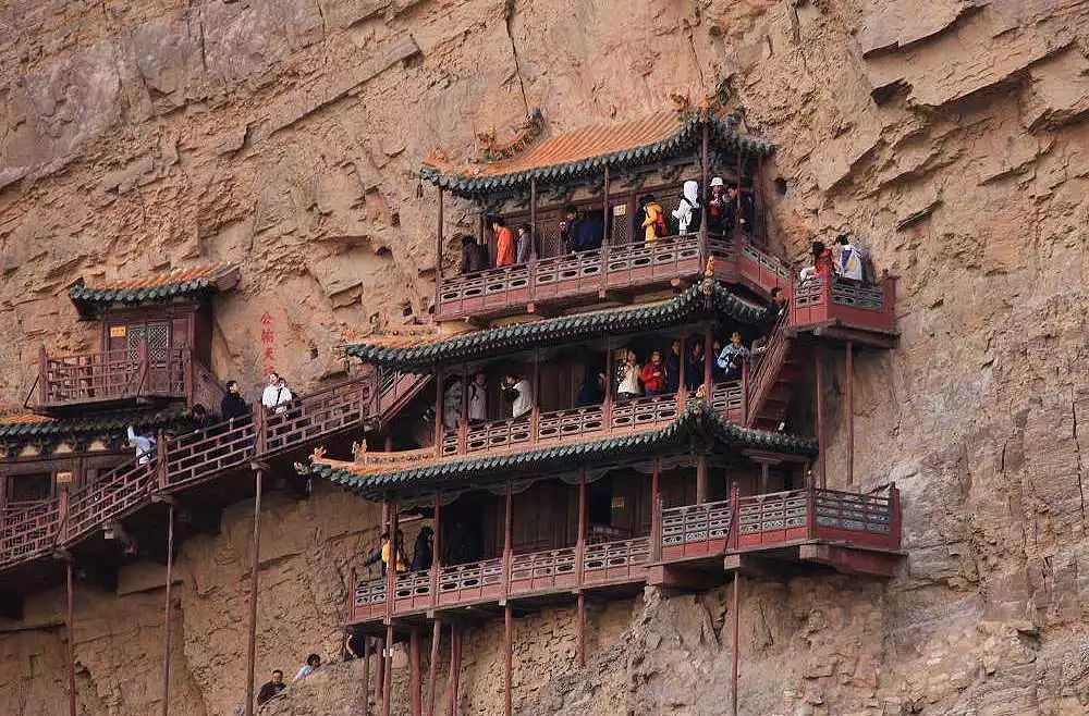 恒山悬空寺 中国的悬空寺 建于1500年前的北魏王朝,相比现代的建筑