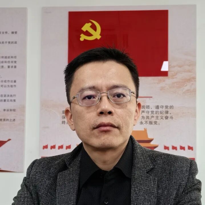 建设管理处处长  张伟锋