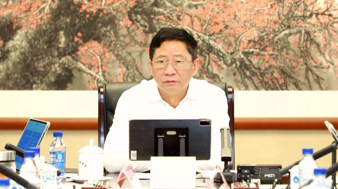 厕所偷拍
召开主题教育调查研究成果交流会