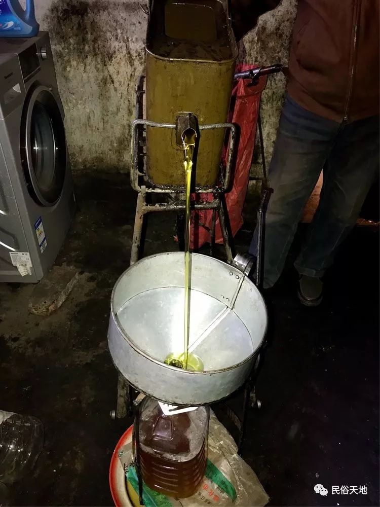 乡愁——小作坊里的榨油工艺