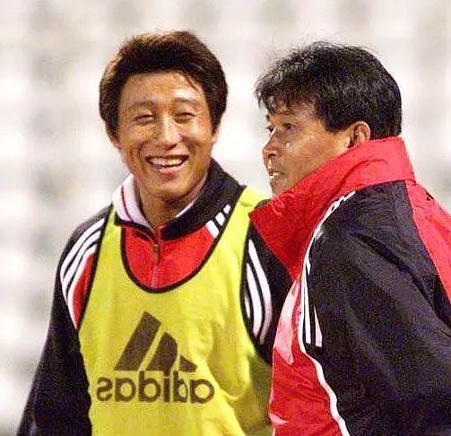 中国足球名将张恩华去世,昨天刚度过48岁生日随后范志毅也在社交网络