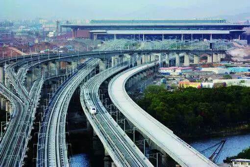 高铁上海到北京时间_上海到北京高铁每小时多少速度_上海到北京高铁最快几小时