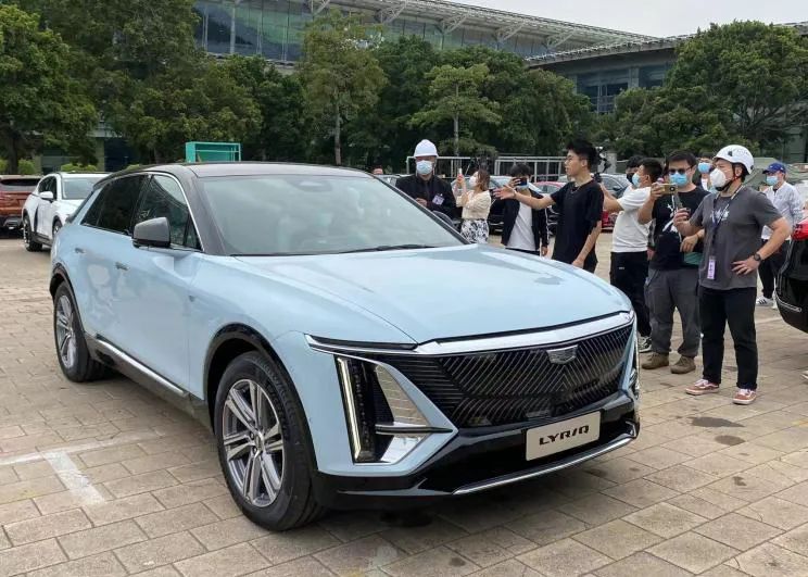 凯迪拉克lyriq举办线上发布会,并发布后驱长续航豪华版预售价格,新车