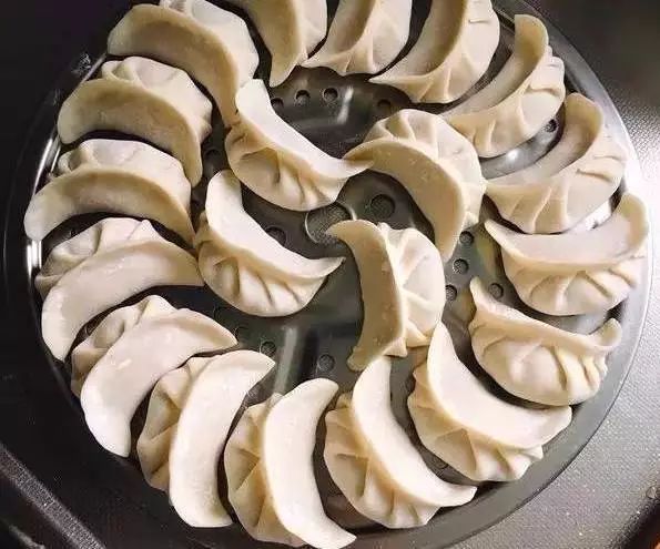 经典款式的月牙饺,包法很简单!