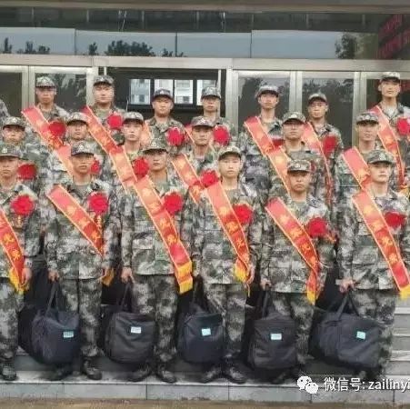 台陈好儿郎:双胞胎同时入伍,还是准大学生啊!