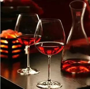 學(xué)一點(diǎn)酒杯知識(shí),品酒檔次提高不止一點(diǎn)點(diǎn)... 學(xué)一點(diǎn)酒杯知識(shí),品酒檔次提高不止一點(diǎn)點(diǎn)...