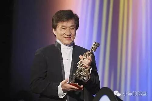 成龙的终身成就奖实至名归,不过你一定不知道其实他也拍...