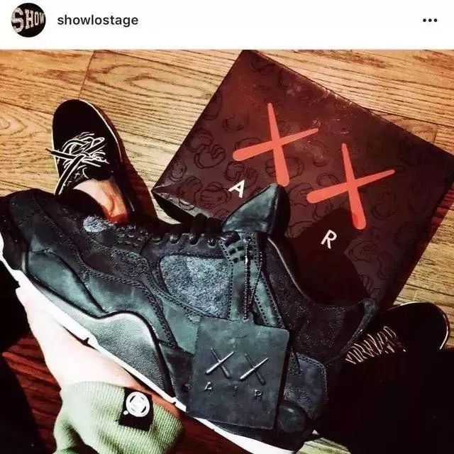 罗志祥都在穿?Kaws X Air Jordan 4想召唤神龙?就不要错过机会