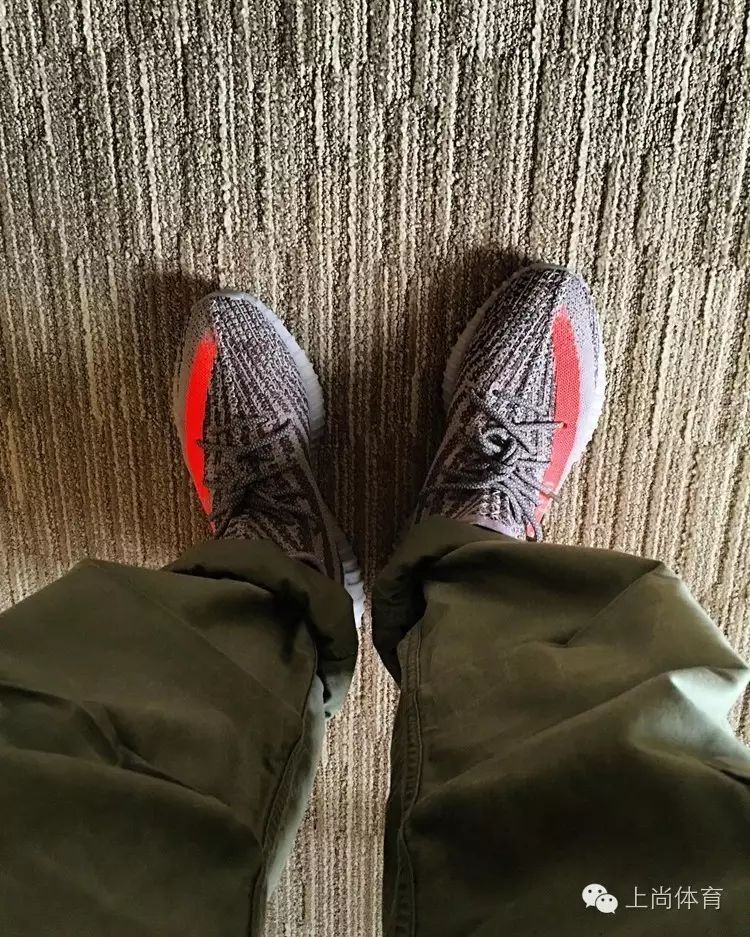 余文乐、林俊杰提前上脚 Yeezy Boost 350 V2 “Beluga”