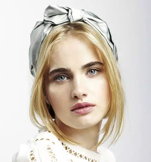 一条发带，能帮你hold住所有的发型！