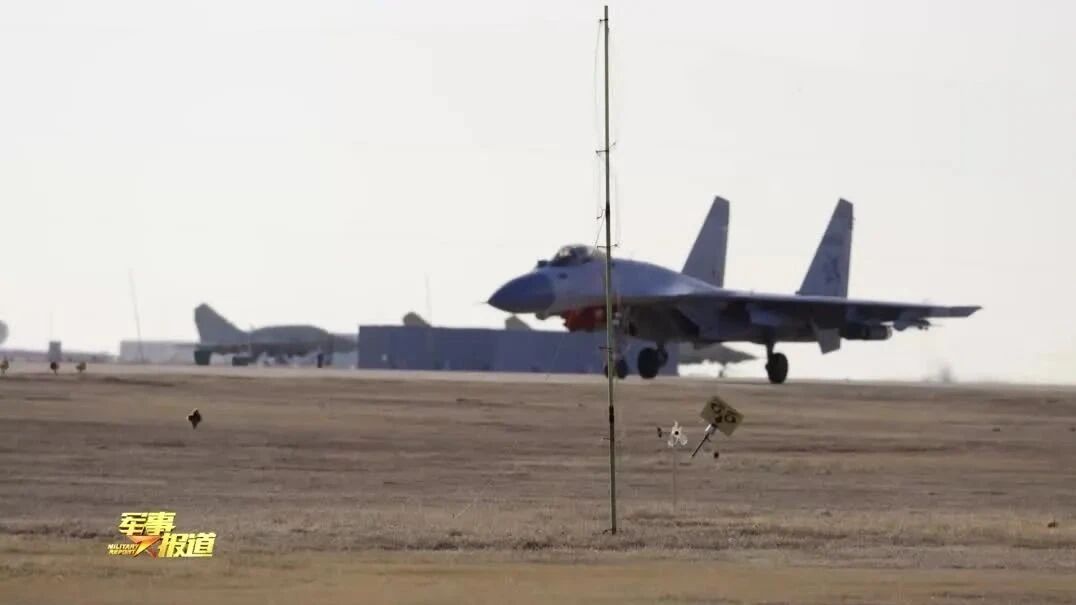 【直击演训场】海军歼-15战机实弹实训亮剑海空