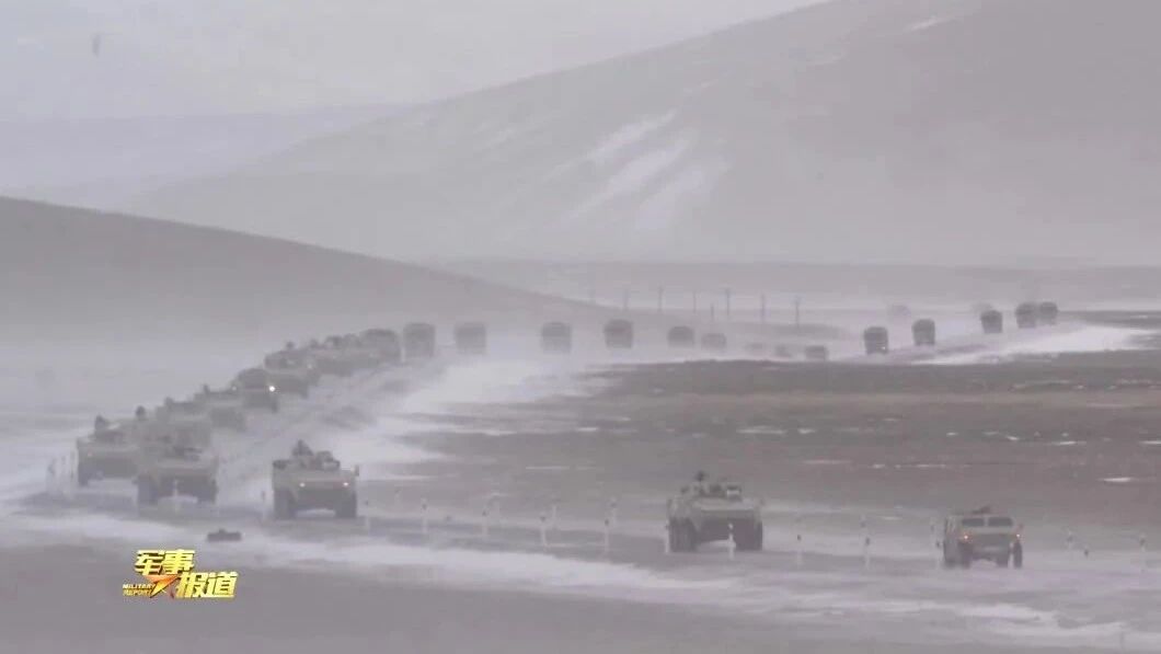 【直击演训场】新疆军区某团：驾驶训练在海拔5000米高原展开