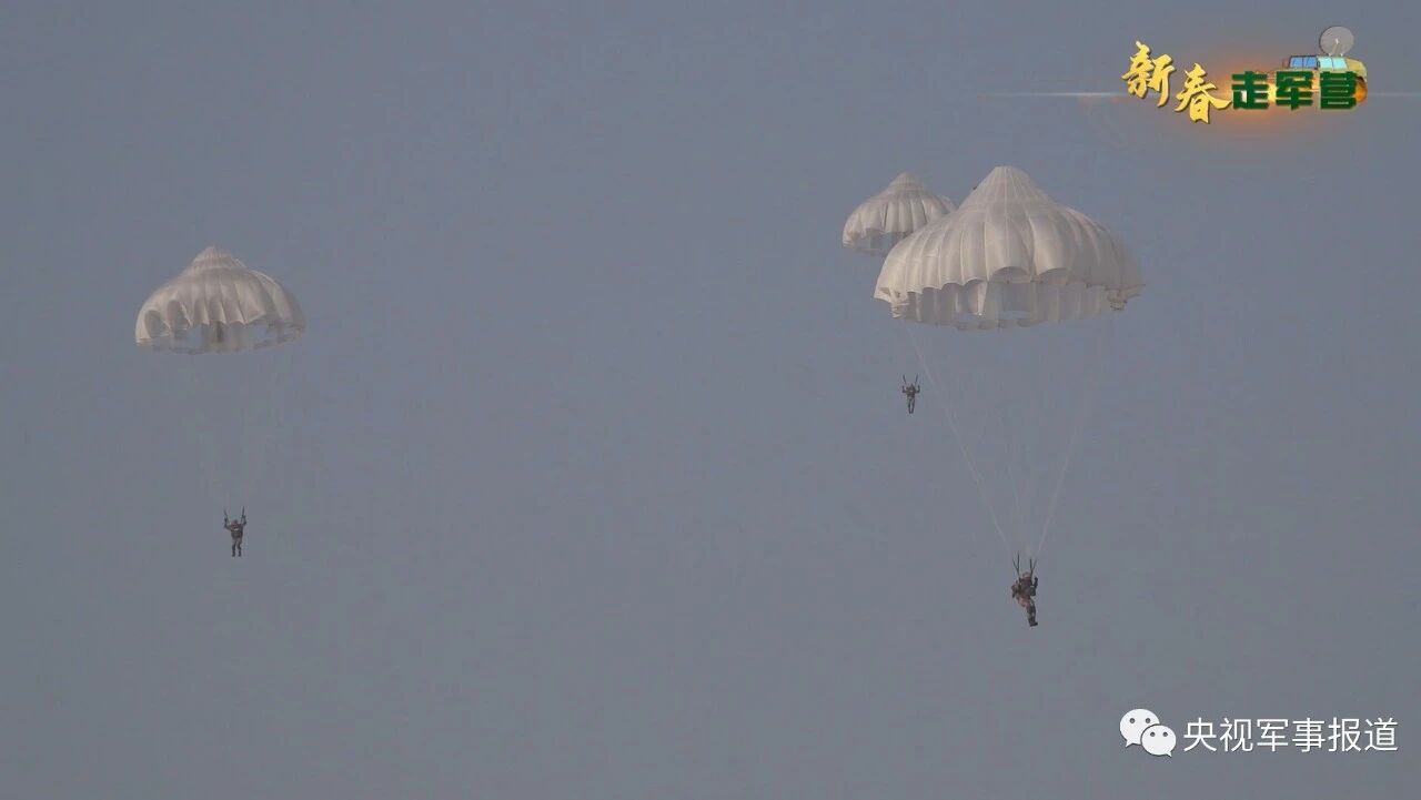 【新春走军营】直击空降新兵首次大飞机跳伞