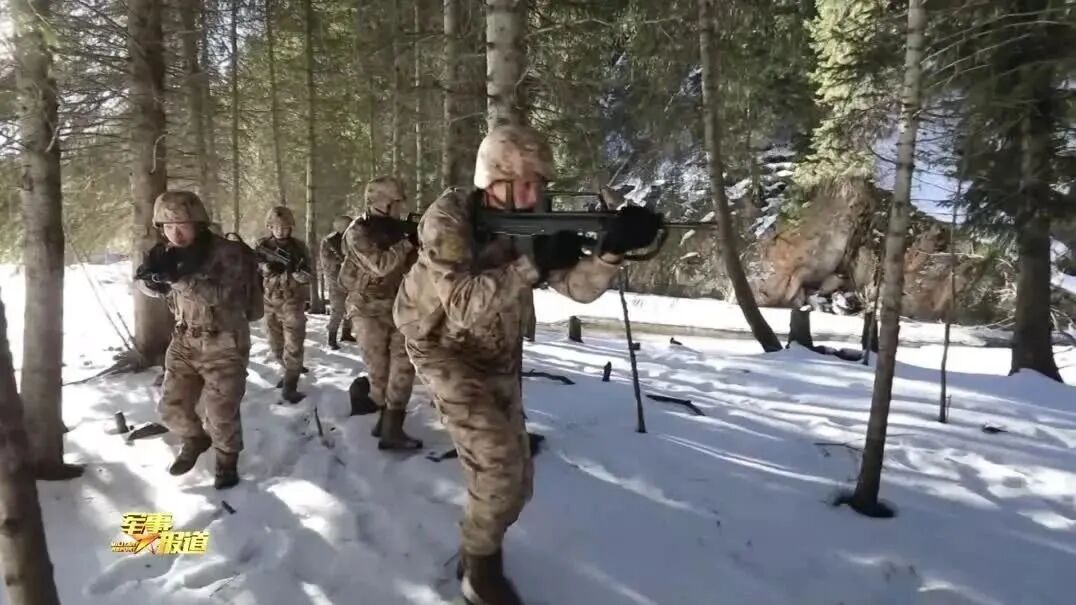 新疆军区某边防团：突发边情演练 提升管边控边能力