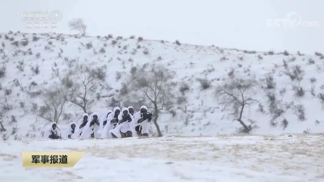 风雪砺兵 特战队员多课目跨昼夜训练