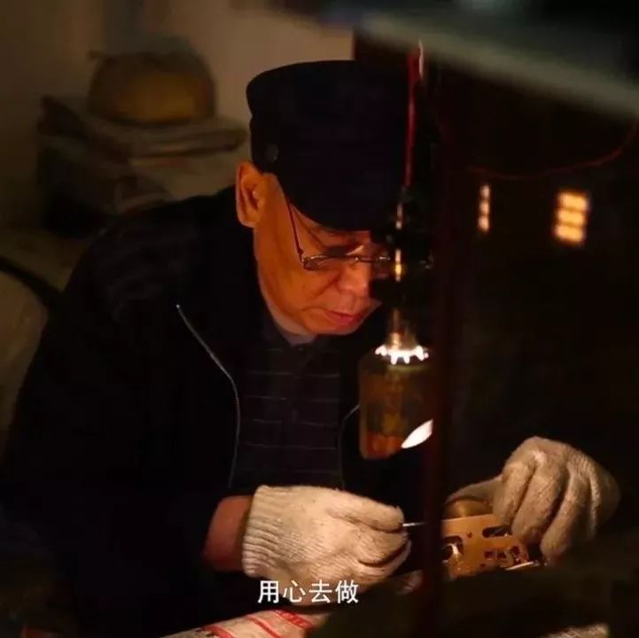他不是医生,却救了很多“病人”!广州这位“一代钟师”火了