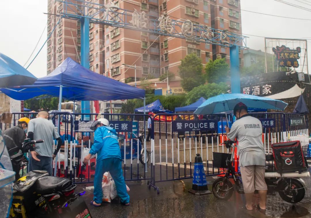 直击疫情下的广州白鹤洞街足不出户静待风雨过去