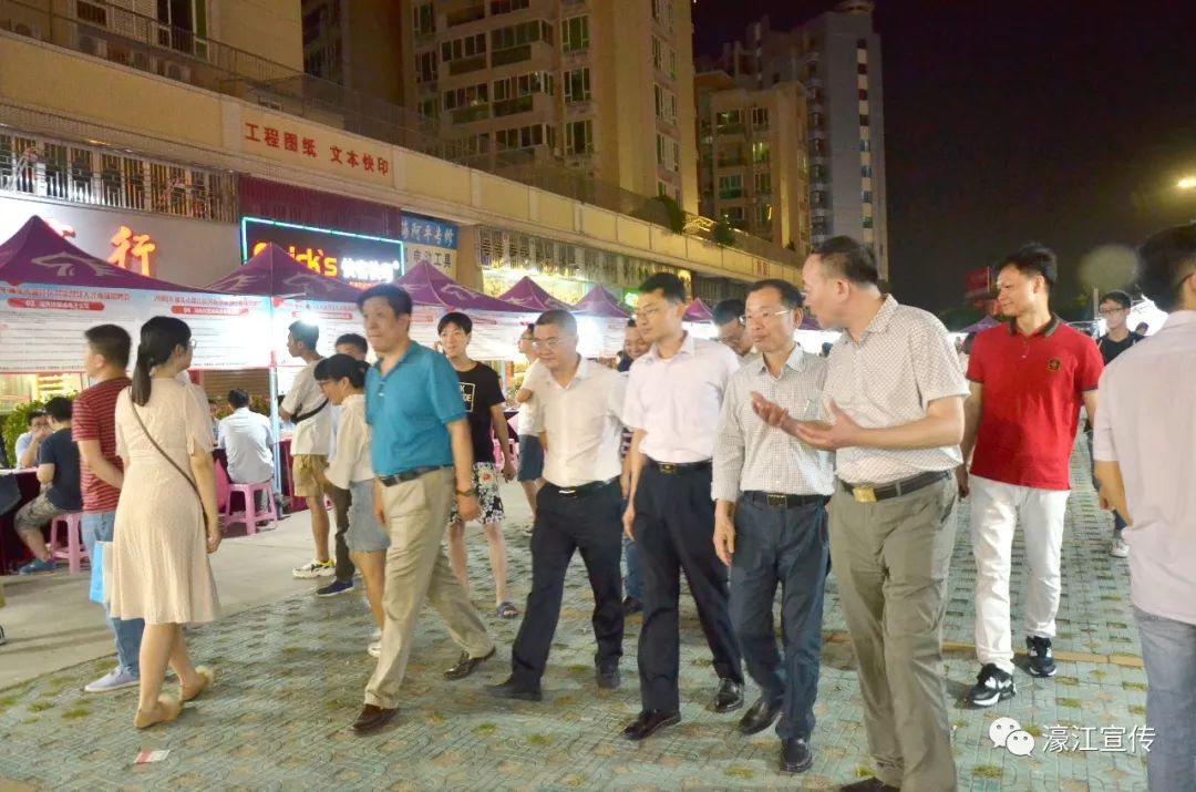 市人社局副局长洪木佳,区委常委,组织部部长蔡南,副区长黄树平到场