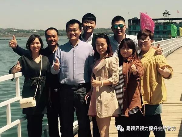 易视界一件事、一群人、一辈子、一起走，亲如一家，爱如姐妹！