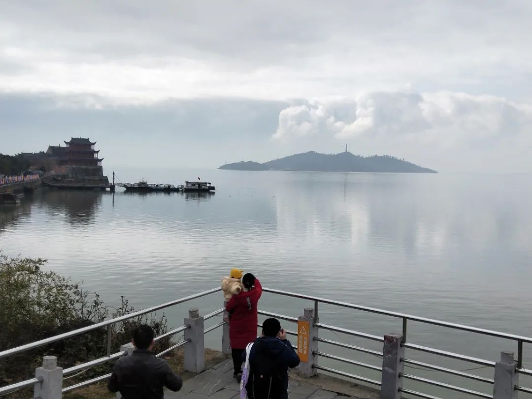 云蒸霞蔚巢湖姥山岛湖天一色现云海奇观