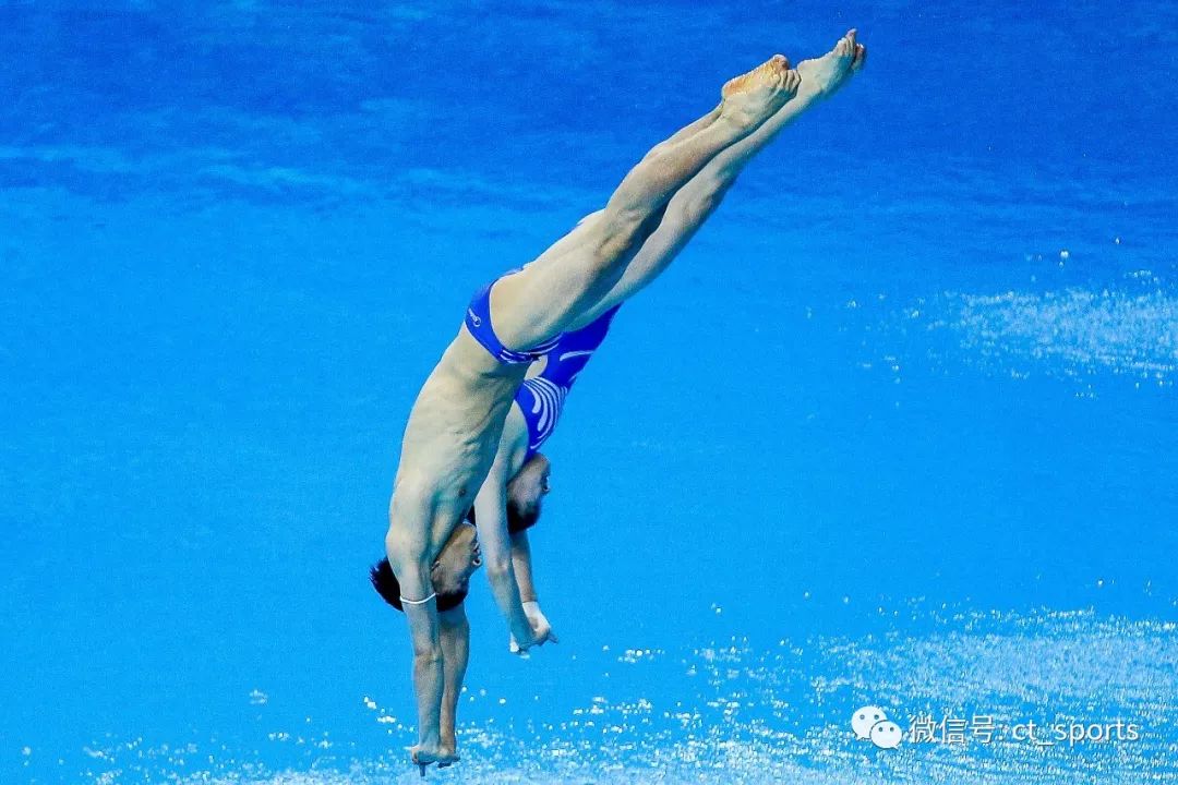 你知道吗?跳水奥运冠军们在武汉照了一张难得的全家福