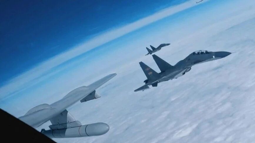 迎头对向外机！飞行员：做好了牺牲的准备