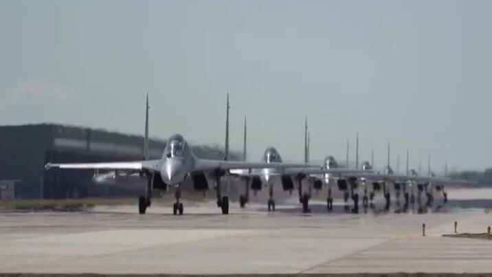 第一次值班就遭遇外机！“95后”飞行员如何应对？