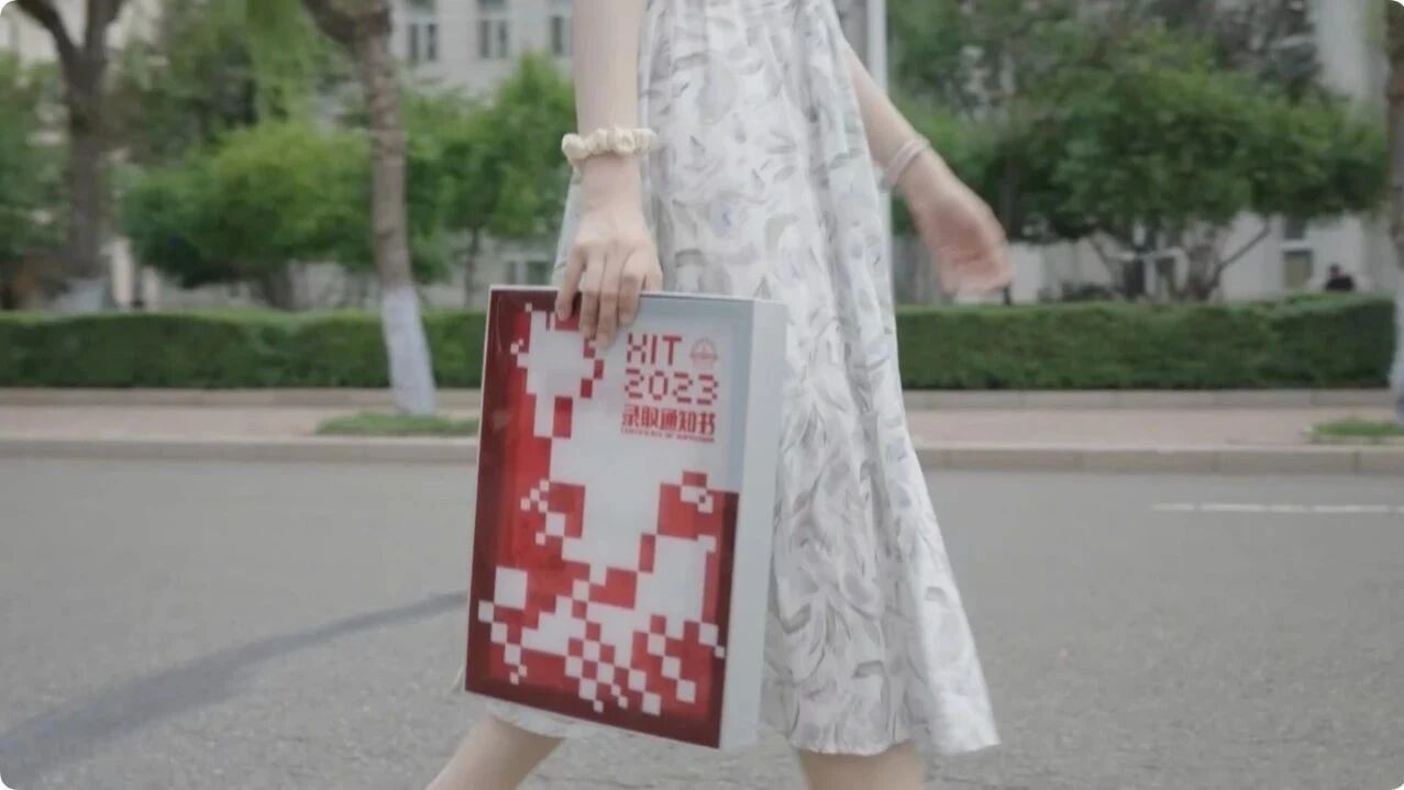 哈工大送出能上火星的“超级涂层”⭐最硬核“盲盒”！这所大学，凭录取通知书，抽总师签名战机模型……