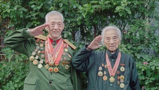 “我不要结婚戒指，我只要那两枚纪念章”