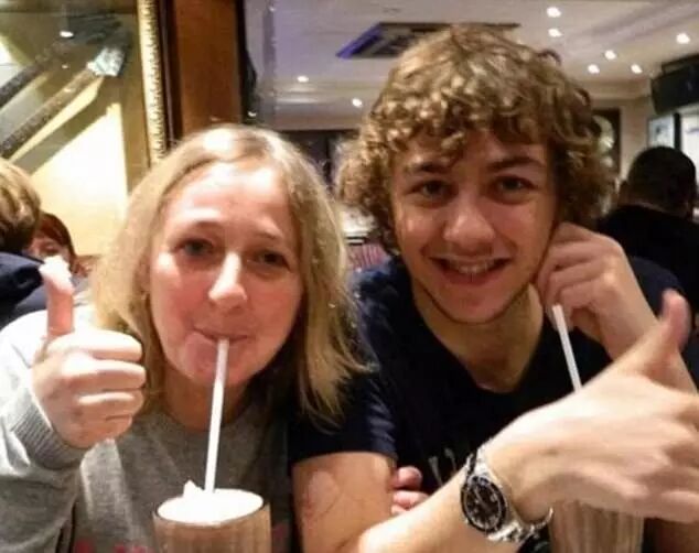 触目惊心！英国学生被洗脑 地铁站投放自制炸弹！