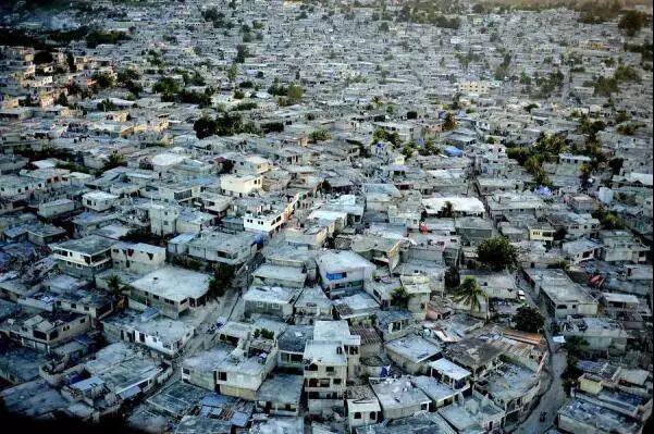 时代广场车祸就上头条 有国家天天死人却无人关注