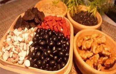 来美国上学后，我头发掉光了……别笑，真事儿！