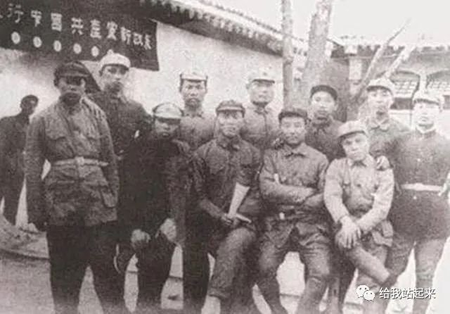 上甘岭战役的4个功臣师长他们都是谁1955年授予什么军衔
