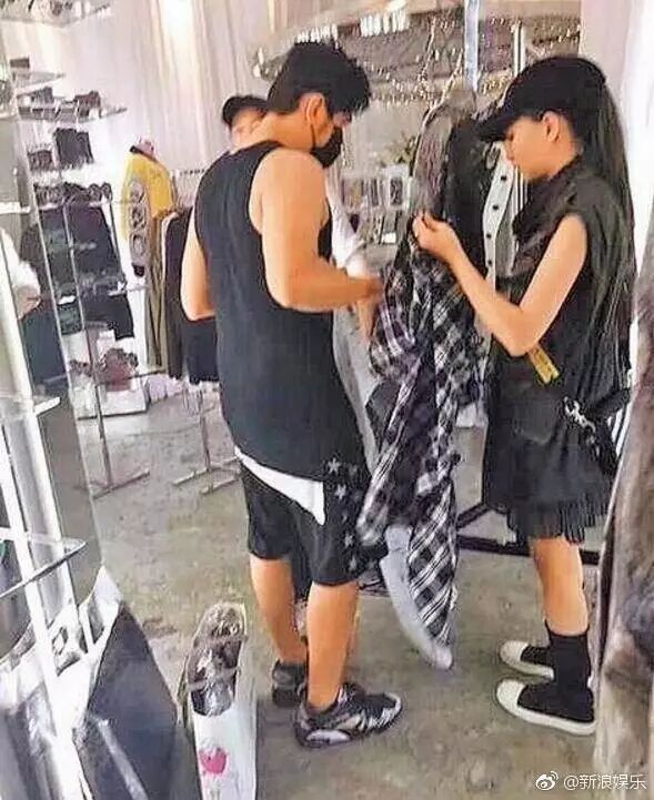 为什么奶妈昆凌出了月子又瘦又美，奶爸杰伦反而胖了？