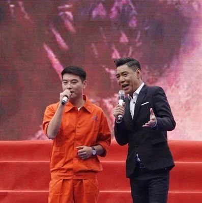 屠洪刚、乌兰托娅助阵,赤水河大桥建设工地上演红色文化盛宴!