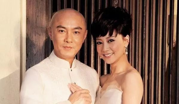 张卫健那么爱老婆,结婚20年却没要孩子,竟是因为…