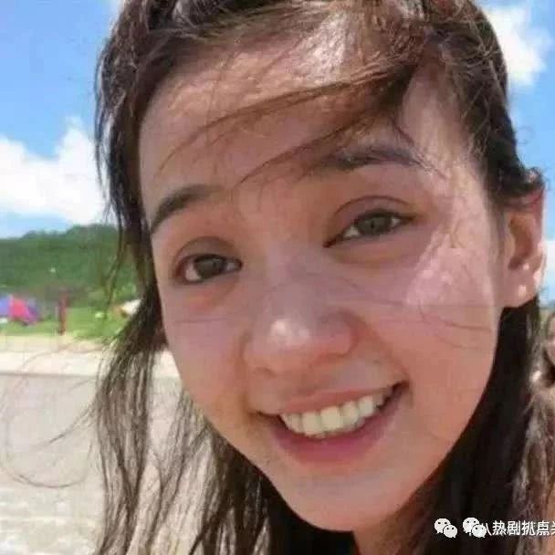 双眼皮能夹死蚊子的女星,吴谨言越来越黑?赵薇也成了悲伤蛙