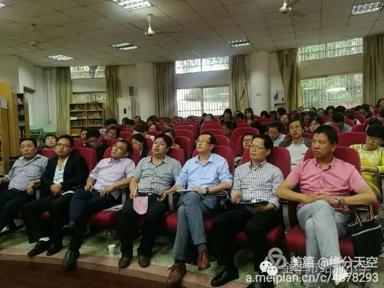 会前,我们请甘肃省永靖县四局小学校长秦维鑫做了一个精彩的讲座.