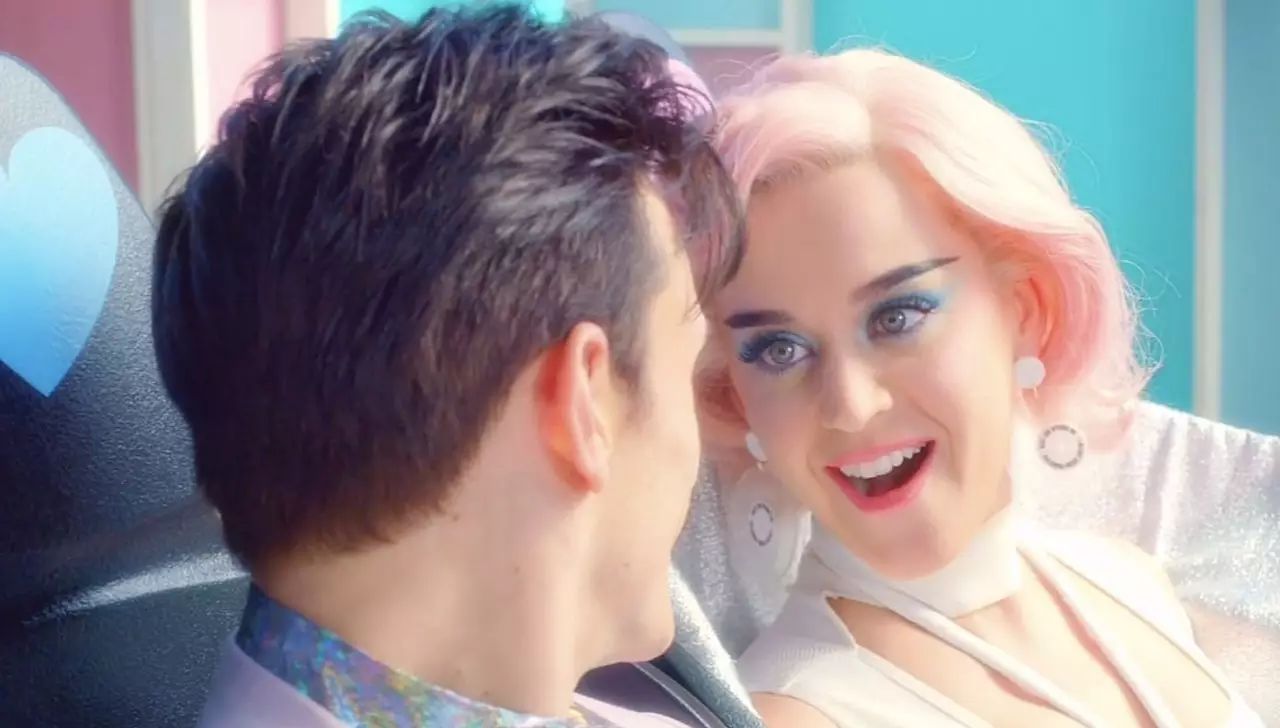 格莱美陪跑,2017可能是她发力的一年?来看看Katy Perry的商业...