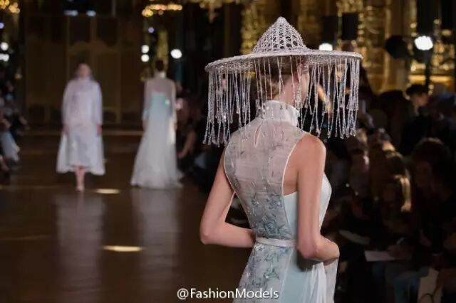 她在巴黎歌剧院办秀 告诉全世界啥是真正的中国风