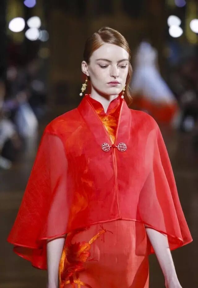 她在巴黎歌剧院办秀 告诉全世界啥是真正的中国风