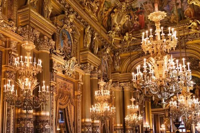 她在巴黎歌剧院办秀 告诉全世界啥是真正的中国风