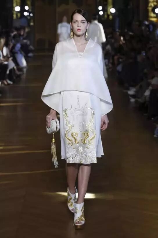 她在巴黎歌剧院办秀 告诉全世界啥是真正的中国风