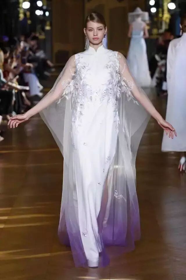 她在巴黎歌剧院办秀 告诉全世界啥是真正的中国风