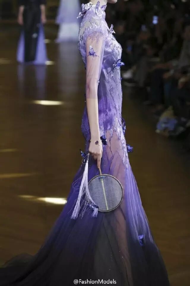 她在巴黎歌剧院办秀 告诉全世界啥是真正的中国风